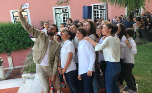 Séance photo pour le duo Madame Monsieur (Jean-Karl Lucas et Emilie Satt) à l'Ambassade de France à Lisbonne, le 10 mai 2018.