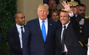 Donald Trump et Emmanuel Macron le 6 juin 2019, à Colleville-sur-Mer, en Normandie.