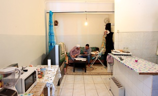 Marseille le 9 avril 2013 - Une famille vit dans un logement insalubre dans le centre ville et demande depuis 2007 à être relogée en vain