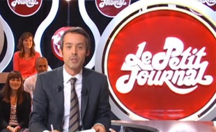 Le présentateur Yann Barthès dans le Petit Journal de Canal Plus du lundi 29 août 2011.
