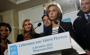 Valérie Pécresse fait un discours au soir du premier tour le 6 décembre à Paris