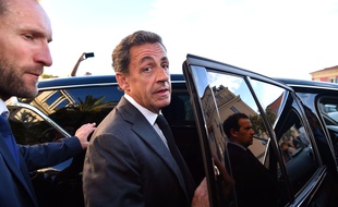 Nicolas Sarkozy à Nice au lendemain de l'attaque sur la promenade des Anglais, le 15 juillet 2016.