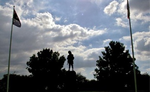 L'une des étapes : le monument aux morts australien de Bullecourt, près d'Arras.