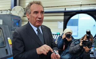 François Bayrou, président du MoDem et candidat à la présidentielle de 2012, en visite à Sully-sur-Loire, dans le Loiret, le 16 décembre 2011.