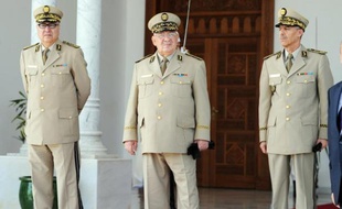 Le général algérien Ahmed Gaid Salah (au centre), le 20 mai 2014 à Alger