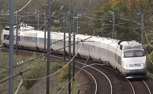 Un TGV circulant entre Nantes et Angers.