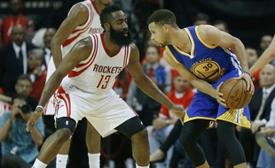 James Harden et Stephen Curry, le 24 avril 2016, à Houston.