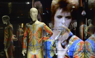 Costume du personnage de Ziggy Stardust créé par David Bowie exposé à Paris à partir du 3 mars 2015