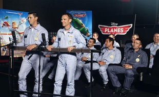 Des pilotes de la Patrouille de France enregistrent des voix de Planes, dessin animé de Disney
