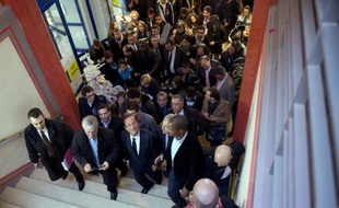 A cent jours de la présidentielle, François Hollande, candidat socialiste pour 2012, a présenté vendredi à Pierrefitte (Seine-Saint-Denis), six propositions pour prendre à bras-le-corps la violence et le décrochage scolaires.