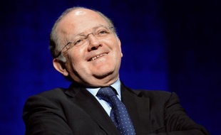 Le prix Press Club humour et politique 2012 a été attribué lundi à l'ex-député UMP François Goulard et le "grand prix spécial Xème anniversaire" est revenu à l'ex-Premier ministre Jean-Pierre Raffarin.