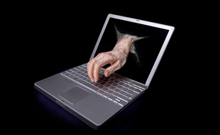 Illustration de hacking de données personnelles.