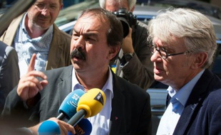 Philippe Martinez (CGT et Jean-Claude Mailly (FO) après leur rencontre avec le ministre de l'Intérieur Bernard Cazeneuve le 22 juin 2016