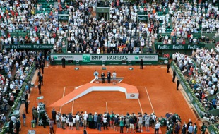 Le tribunal administratif ordonne la suspension des travaux d'extension du stade Rolland-Garros (ici le court central le 8 juin 2014)