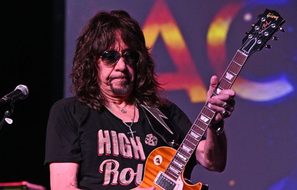 Kiss mène les hommages à son ancien cofondateur et guitariste Ace Frehley, décédé à 74 ans