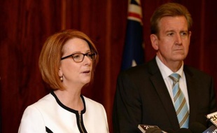 Le Premier ministre australien Julia Gillard, dont la formation travailliste est donnée largement perdante lors des élections parlementaires de septembre, a convoqué pour mercredi soir les députés de son parti pour un vote de confiance.