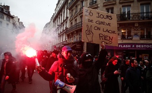 La fin de la manifestation parisienne du 9 janvier a été émaillée par des heurts violents entre participants et policiers.