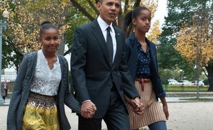 La Maison Blanche a qualifié mercredi de "répugnante et lâche" une vidéo publiée par le lobby des marchands d'armes NRA, qui a reproché au président Barack Obama de faire protéger ses filles par des policiers armés tout en refusant de faire de même pour d'autres écoliers.