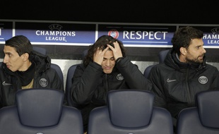 Cavani, Di Maria et Sirigu sur le banc du PSG lors du match contre le Shakhtar, le 8 décembre 2015.