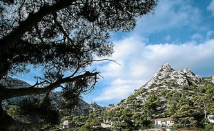 Le Parc des calanques a été créé officiellement en avril 2012.