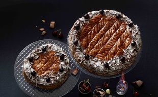 La galette Saint Clair Le Traiteur s'inspire de la forêt-noire.