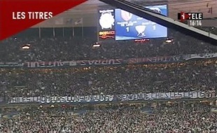 Le Paris SG a été exclu de la Coupe de la Ligue 2008-2009 par la commission de discipline de la Ligue (LFP), mercredi, pour sa responsabilité et sa "complaisance" dans l'affaire de la banderole anti-Ch'tis déployée lors de la finale de la Coupe de la Ligue le 29 mars, une première.