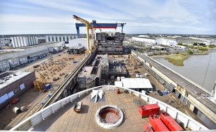 Les chantiers stx de Saint Nazaire / AFP PHOTO / LOIC VENANCE