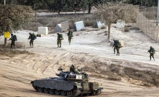 Des soldats israéliens près de la frontière avec Gaza, le 4 août 2014