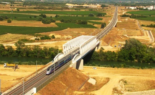 La ligne nouvelle entre Nîmes et Montpellier vue du ciel.