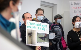 Des locataires de Villejean se sont invités chez le bailleur social Archipel Habitat pour protester contre l'état de leurs logements.