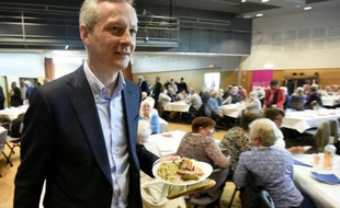 Bruno Le Maire lors d'un rassemblement électoral, le 16 avril 2016 à Saint-Jouens-des-Guérets