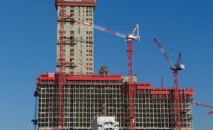 Le nouveau palais de justice de la zone de développement urbain Clichy-Batignolles en cours de construction dans le nord-ouest de Paris, le 21 janvier 2016