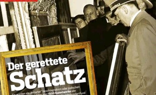 Hitler inspectant des tableaux, photo d'ouverture du dossier du magazine Focus sur les 1.500 tableaux spoliés et retrouvées par les autorités allemandes en 2011.