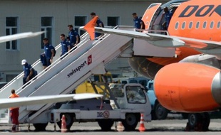 L'équipe de France, partie dans la matinée de son camp de base de Kirsha à Donetsk, est arrivée sans encombre après un peu plus d'une heure de vol à Kiev, où elle doit affronter mardi la Suède lors du 3e et dernier match du groupe D de l'Euro-2012, a constaté lundi l'AFP.