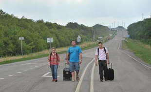 Des habitants de l'est de l'Ukraine rejoignent la région de Rostov, dans le sud de la Russie le 21 juin 2014