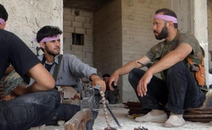 Les rebelles syriens ont mis en garde jeudi contre une "catastrophe humanitaire" s'ils n'obtenaient pas d'armes lourdes pour protéger les zones civiles, après l'intensification des opérations de l'armée aidée par le Hezbollah libanais.