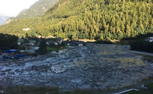 La police des Grisons a publié une photo de Bondo, le village suisse où ont disparu huit personnes dans un glissement de terrain le 24 août 2017.