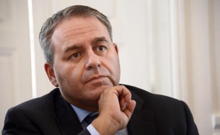 L'ex-secrétaire général de l'UMP Xavier Bertrand a réitéré dimanche sa candidature à la primaire organisée par son parti en 2016 en vue de la présidentielle, assurant avoir "le sentiment" de pouvoir l'emporter devant Nicolas Sarkozy et François Fillon.