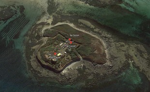 L'île de Cézon est située dans le nord du Finistère.