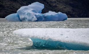 Un immense morceau s'est détaché du glacier Grey au Chili.