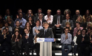 Nicolas Sarkozy dans son fief de Neuilly le 7 novembre 2016