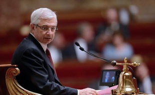 Annoncé après le séisme de l'affaire Cahuzac, le projet de loi sur la transparence arrive lundi à l'Assemblée, affadi par rapport aux ambitions initiales, après un bras de fer entre un gouvernement qui voulait aller assez loin et des députés réfractaires particulièrement soucieux de protéger leur vie privée et qui ont eu gain de cause.