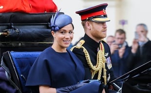 Meghan et Harry ont dévoilé une photo de leur petit bébé Archie.