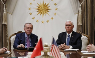 Le vice-président américain Mike Pence a rencontré le président turc Recep Tayyip Erdogan à Ankara le 17 octobre 2019.