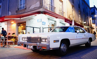 Une voiture Cadillac, viendra promouvoir les vins de l'appellation du même nom, jeudi à Bordeaux.