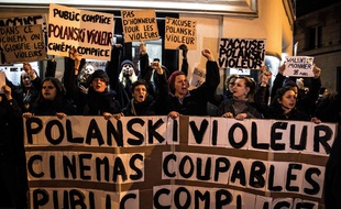 Des dizaines de féministes ont bloqué, mardi 12 novembre 2019, une avant-première du «J'accuse» de Polanski.