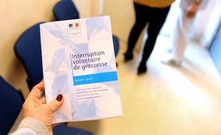 Une documentation sur l'avortement au centre d'orthogenie de la maternite des Lilas en janvier 2013.