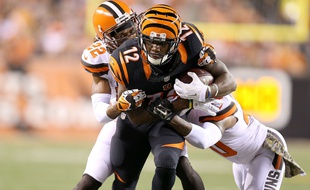 Mohamed Sanu (au centre) lors du match entre Cincinnati et Cleveland le 5 novembre 2015.