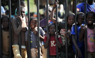Des enfants dans un camp de déplacés, le 15 décembre 2013 à Bangui