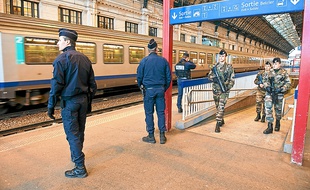 Illustration de militaires à la gare de Bordeaux Saint-Jean.